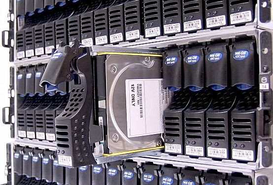 Enterprise rack servers and SAN/NAS arrays for Server & Storage Wholesale UAE