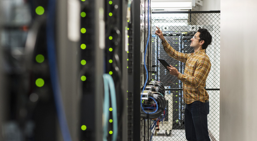 Certified engineer performing Server Installation & Maintenance Dubai in a data center